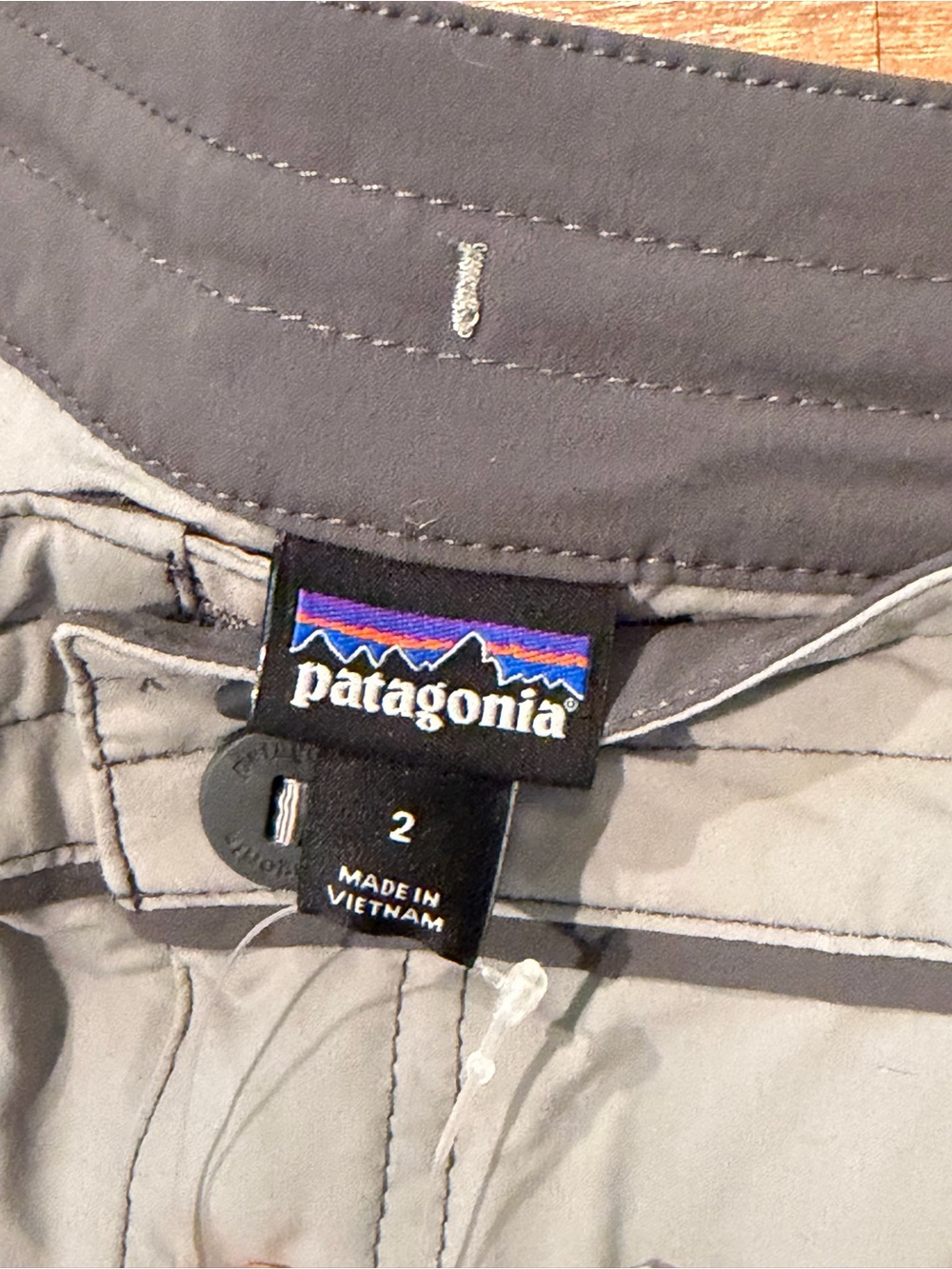 Patagonia Women’s Colorblock Stretch Wavefarer Shorts — NWT grey two-tone - Picture 3 of 5